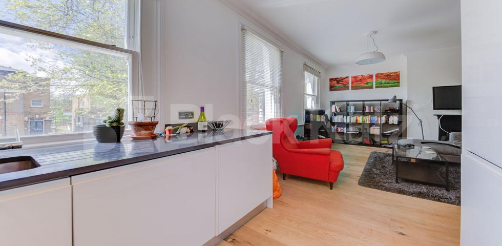 			2 Bedroom, 1 bath, 1 reception Flat			 Hillmarton Road, HILLMARTON CONSERVATION